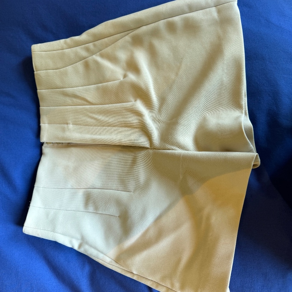 Zara cream shorts USA S EUR S MEX 26